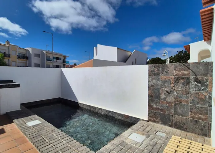 Oura Villa V2 Flores